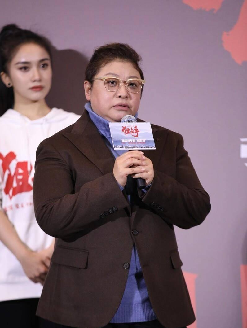 骗了我们30年韩红父亲原来是家喻户晓的他难怪不敢得罪她