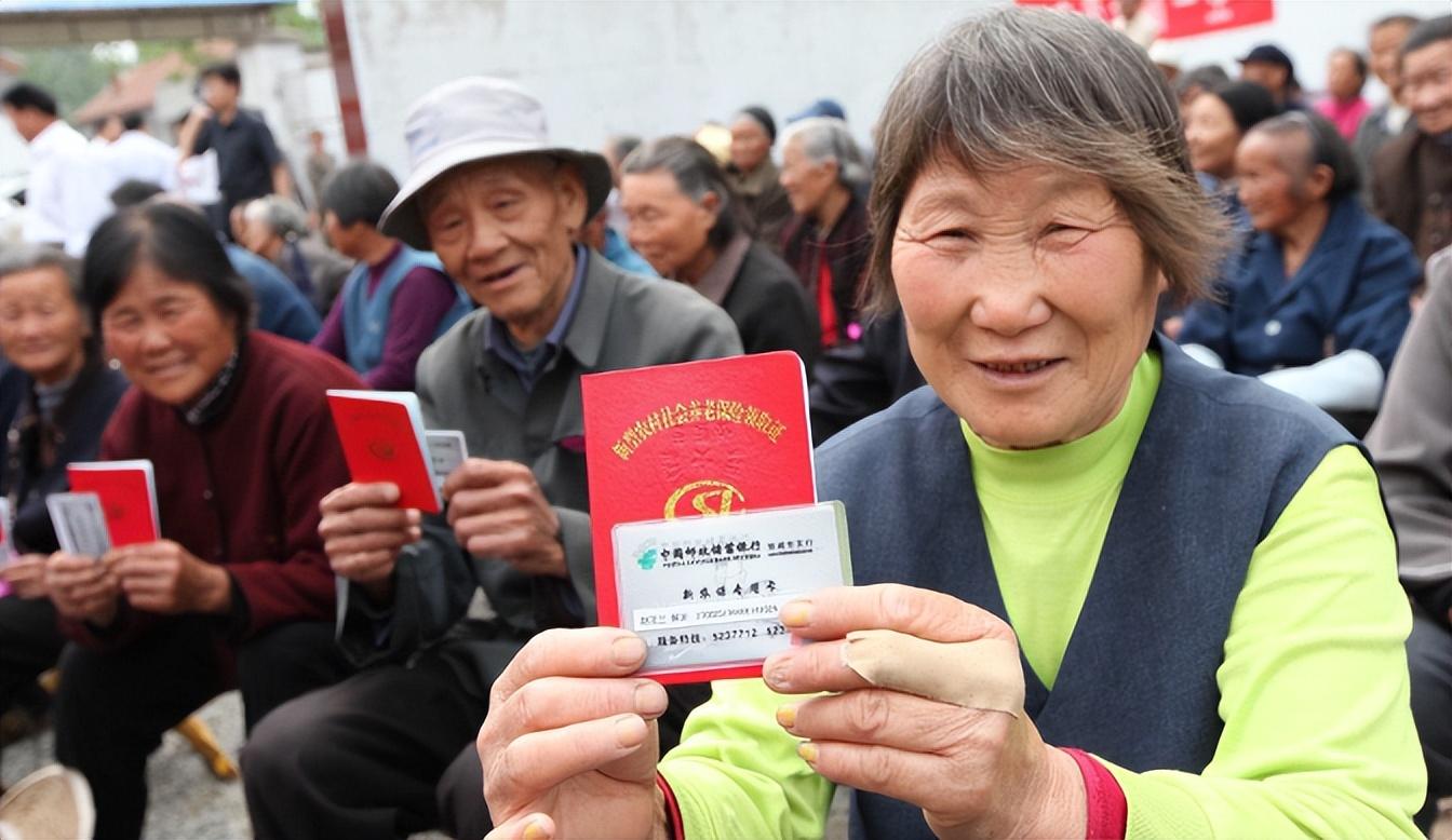 退休证最为常见的一个功能便是持证领取养老金.