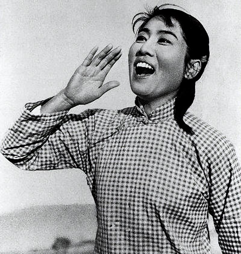 但是《南征北战》的张瑞芳,却提出了不同的建议,他在首部露面电影