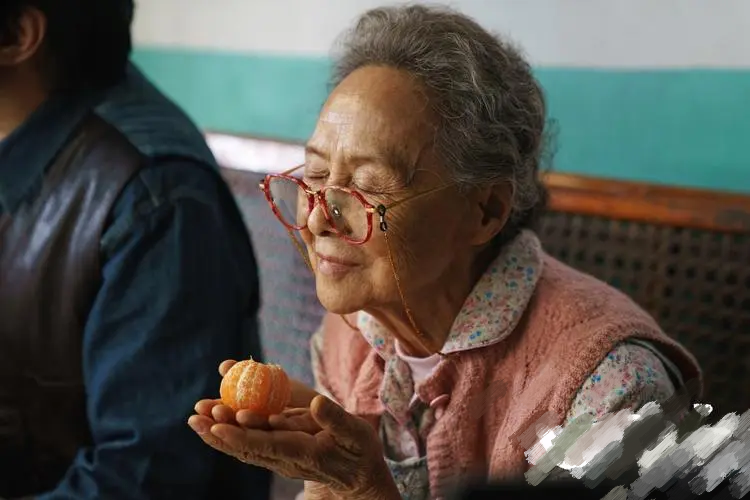 回顾吴彦姝丈夫父母相继离世70岁再就业84岁靠健身火了