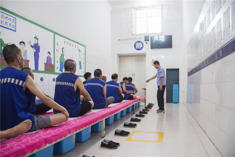 男子走出看守所10米重操旧业 3小时后回到原点