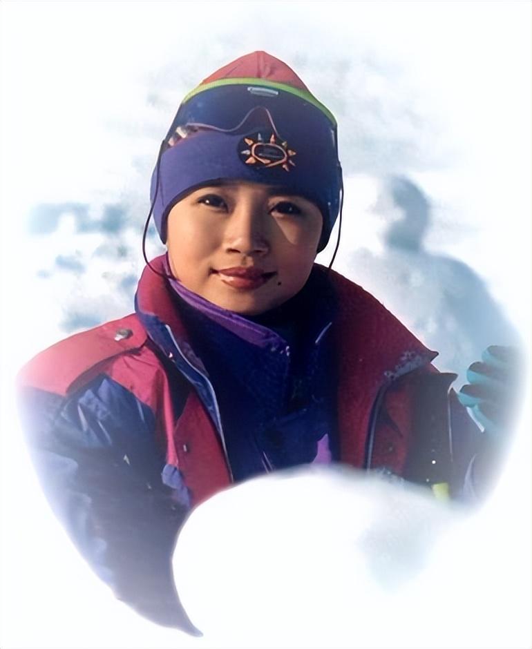 回顾歌手李娜不顾亲人流泪劝阻出家25年后她过得怎么样