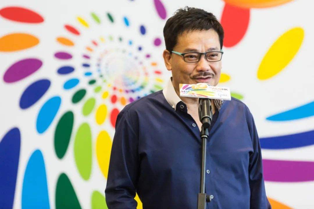 当时两人的恋情曝光后引起了不小的轰动,根本没有人看好这段感情.