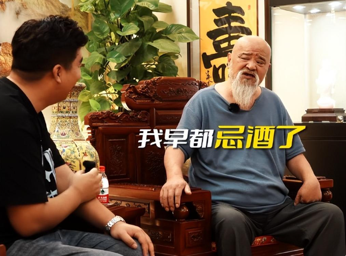 嗜酒如命的老头