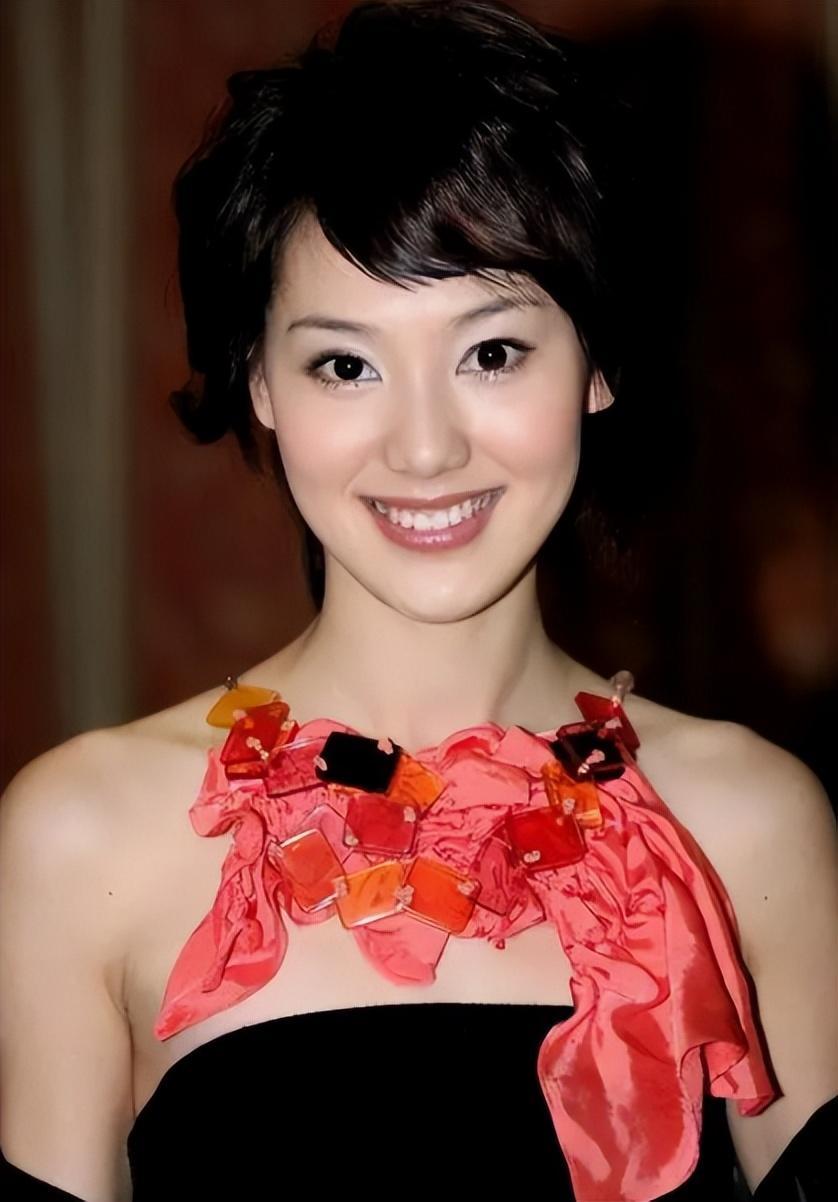 回顾女主持王冠离开央视4年深陷桃色绯闻她的婚姻状况如何