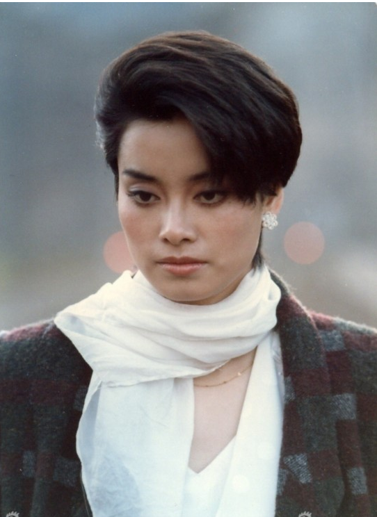 回顾毛阿敏25岁走红26岁跌落神坛40岁嫁富商如今怎样了