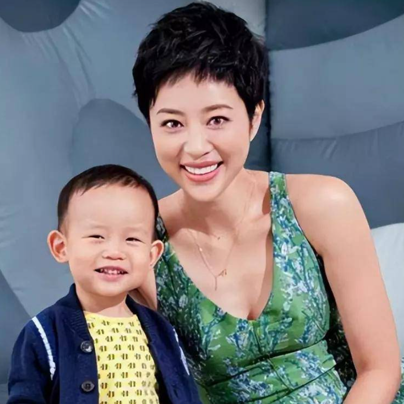 回顾张龄心和大12岁老师恋爱许诺不婚不孕如今她打了自己的脸