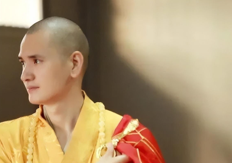 回顾26岁男子出家当和尚被众多女子爱慕如今怎样了