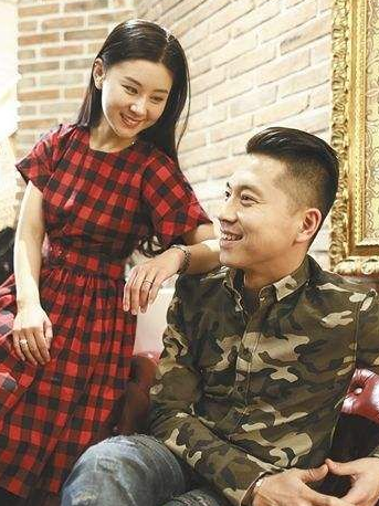 回顾李小萌陪伴老公王雷走红为他放弃演艺事业如今仍恩爱有加