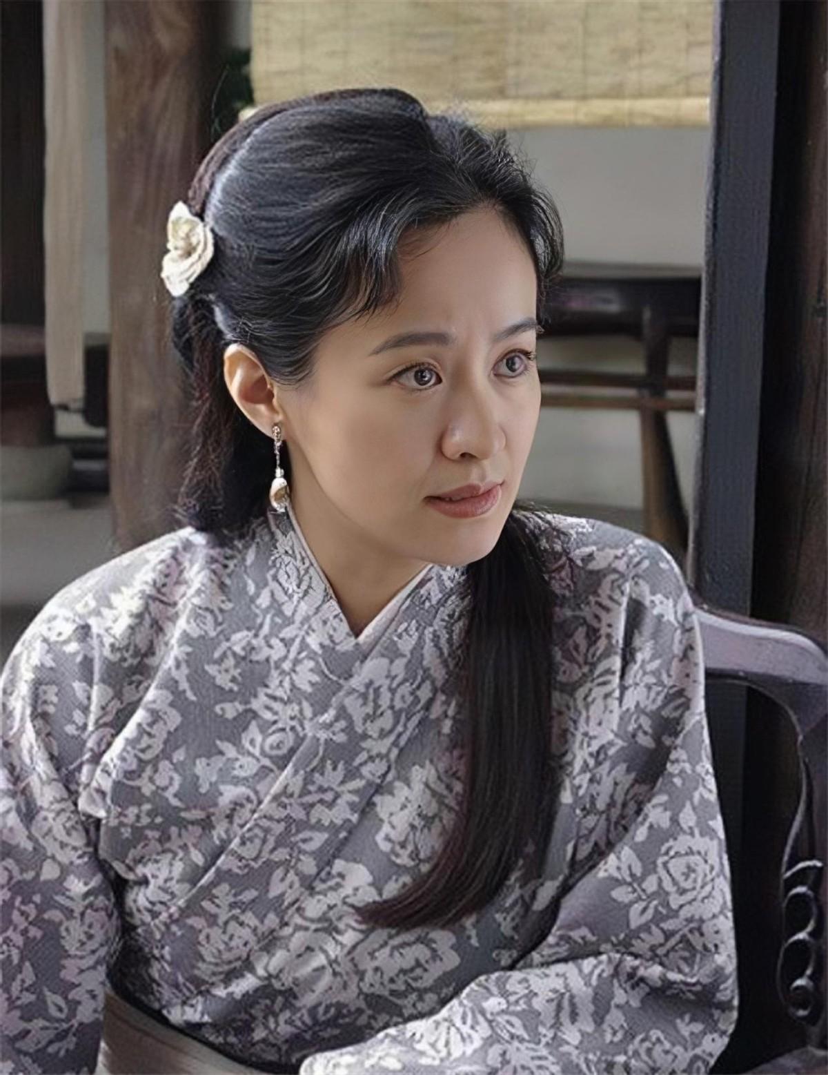 回顾剧雪前夫因病去世55岁无婚姻无子女不愿在演艺圈拍戏