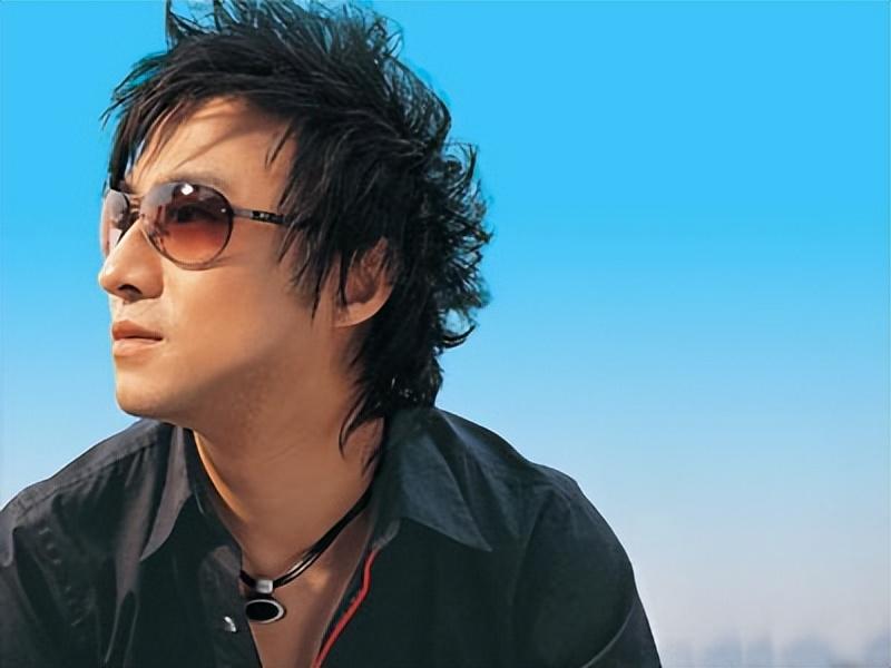 回顾汪峰情史混乱和章子怡结婚后扭转口碑如今又为何深陷争议