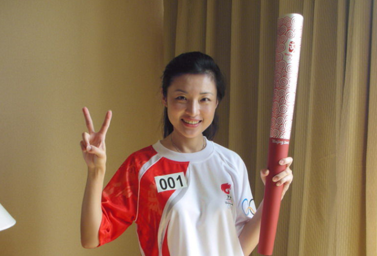 回顾主持人周涛与姚宏离婚后转身再嫁富豪直言对女儿心中有愧