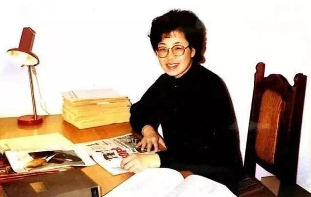 1999年北约轰炸中国女记者不幸牺牲丈夫未再娶儿子继承遗志