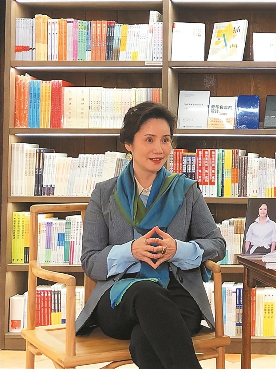 回顾央视著名主播徐俐儿子在结婚证上的留言让她泪目反思