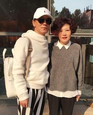 回顾哈文丈夫李咏病逝后我依然是李家的儿媳妇待公婆如父母