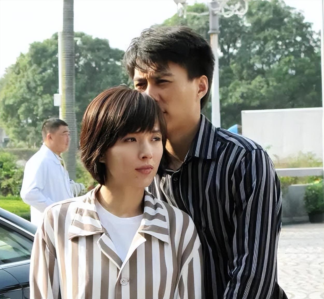回顾李佳我这辈子正确的决定就是40岁高龄为靳东生儿子