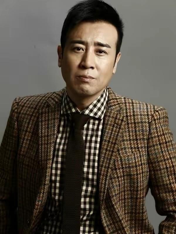 回顾演员于和伟我这辈子正确的决定就是与平凡妻子厮守终生