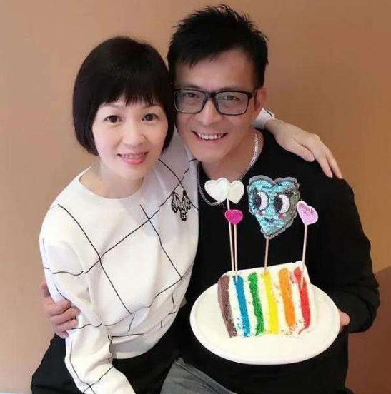 回顾黄日华女儿黄芷晴母亲患病离世后她在父亲眼里一夜长大