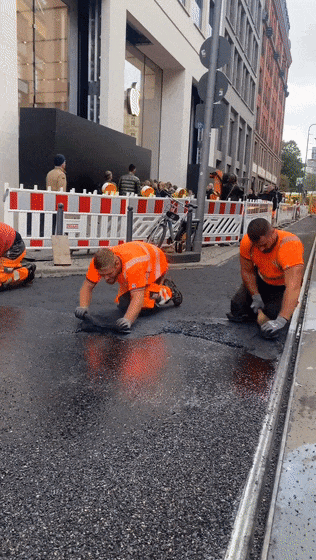 路面机械巨头46亿被卖7年后德国人手工铺沥青路面被天下耻笑