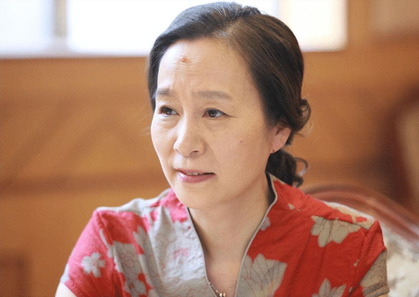 回顾吕中嫁给同学今儿子是导演儿媳是著名演员女儿是国人骄傲