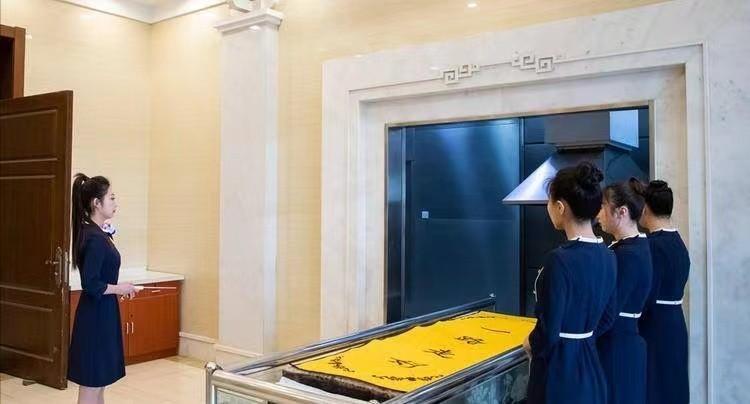 回顾美女在八宝山做火化师给她的生活带来了怎样的影响