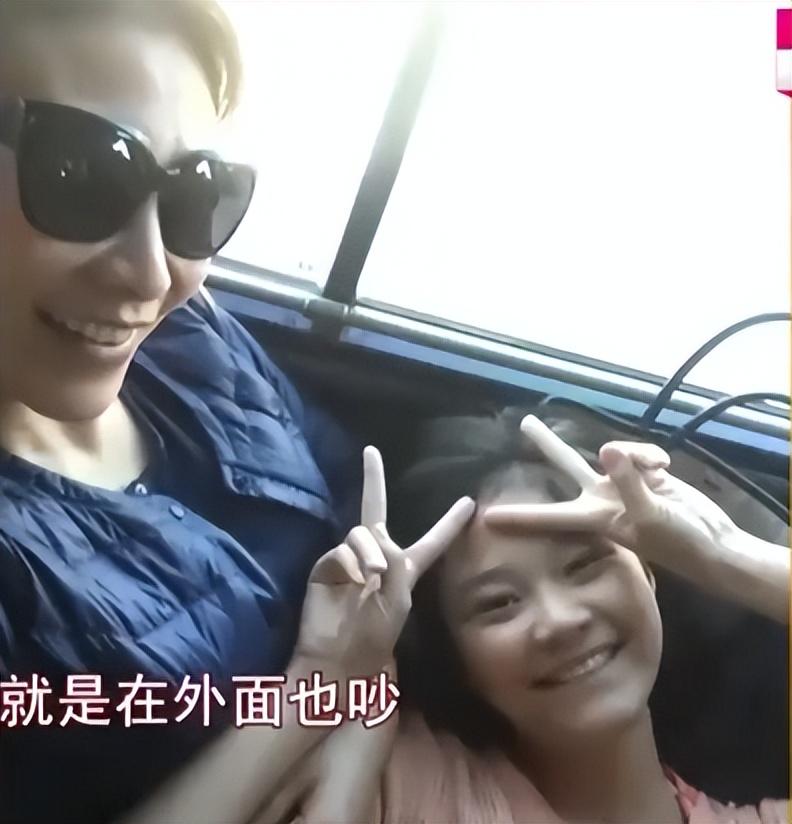 岳红的丈夫在孩子五个月的时候"抛妻弃女",她经历着感情上的失败,接