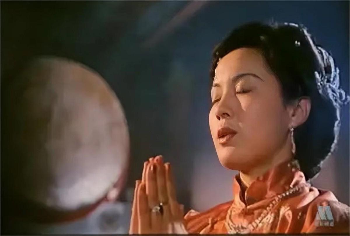 回顾女特务王曼丽嫁二班长张辉恩爱几十年晚年生活幸福美满
