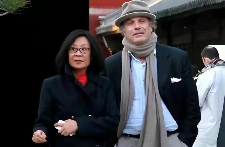 回顾苏小明成名后与前夫离婚出国后加入法国国籍现回国当演员