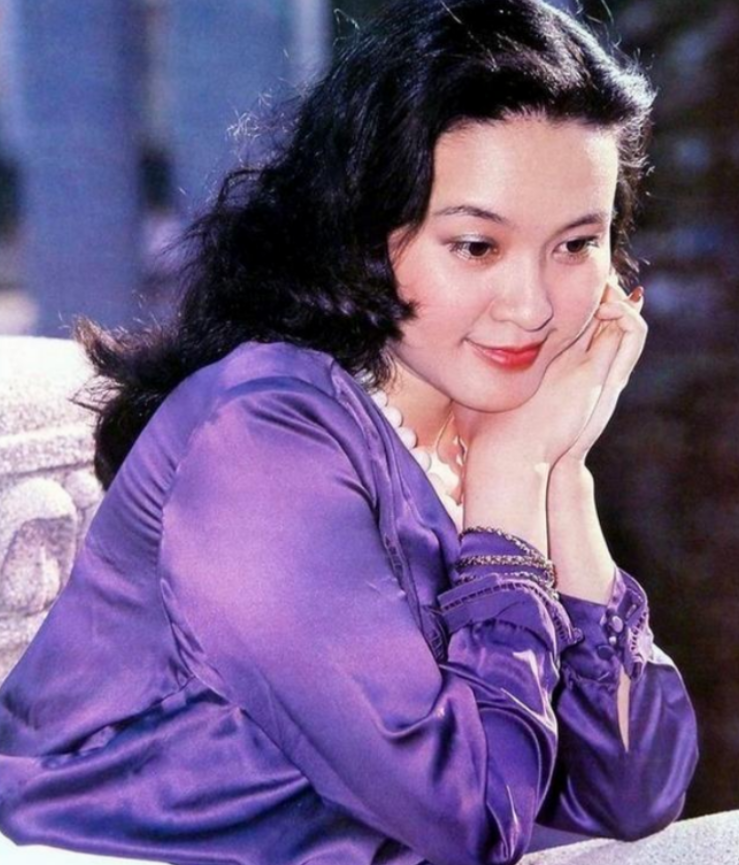 北京电影制片厂看了她的作品,觉得方舒是一个很有潜力的演员,凭借出色