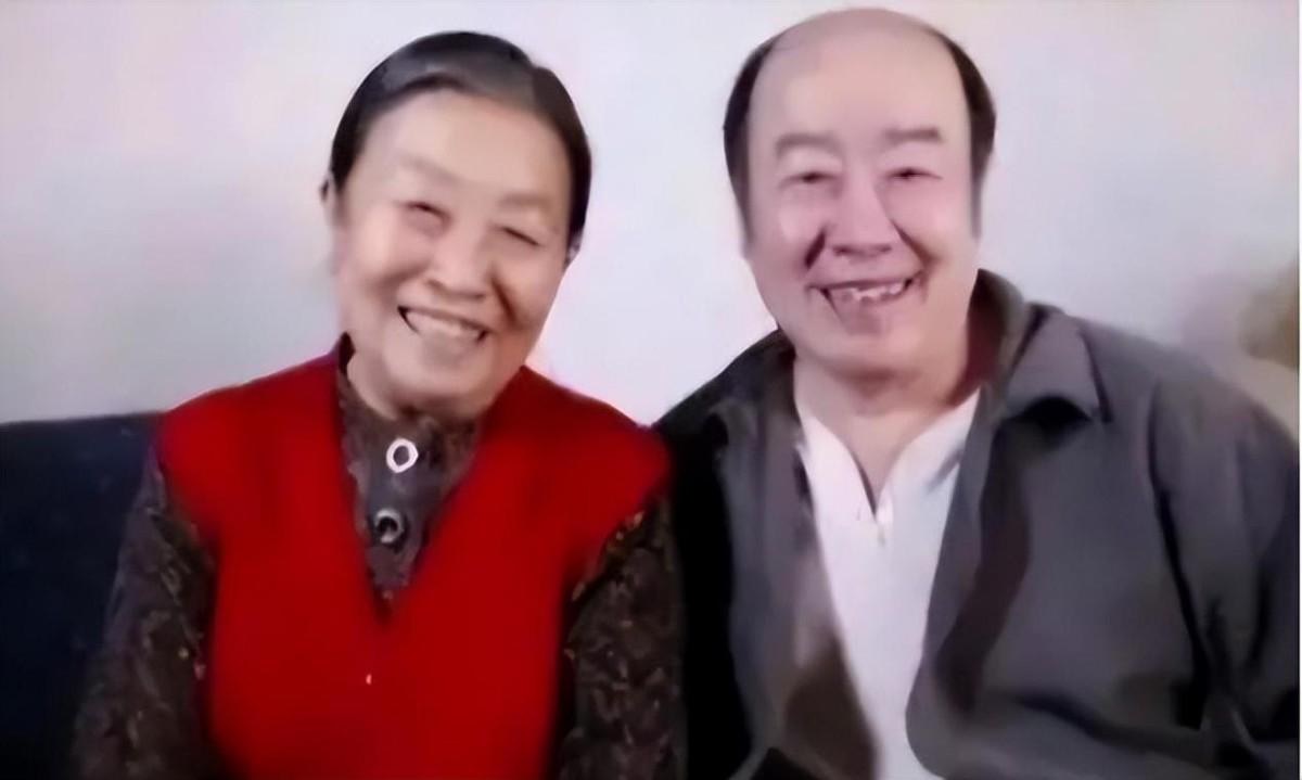 张慧宝依旧住在那个40平的小屋,他说:"这是她生前最喜欢的地方,住在