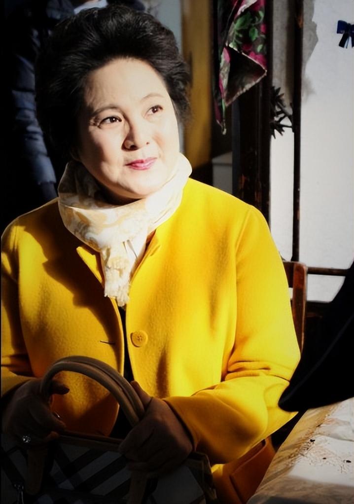 回顾张芝华错付初恋郭凯敏离婚后脱胎换骨再婚大15岁画家获幸福