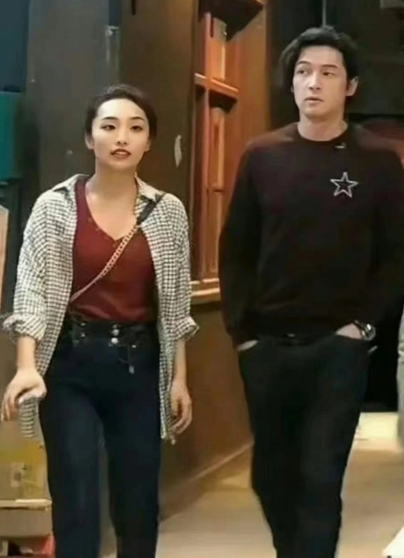 回顾:4位娶"自家经纪人"的男星,个个出乎意料,对对幸福美满