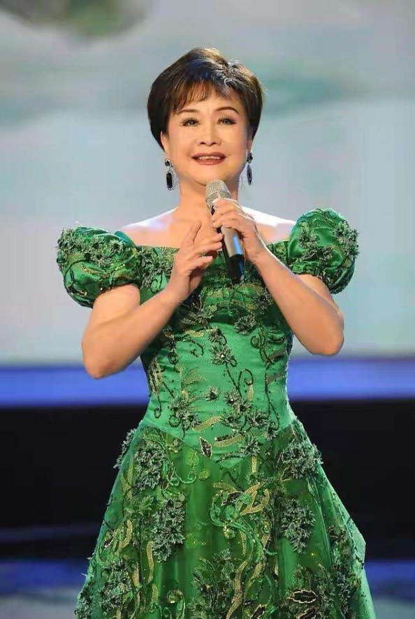 回顾二婚遇挚爱丈夫病逝那天和女儿抱头痛哭李谷一现状怎样