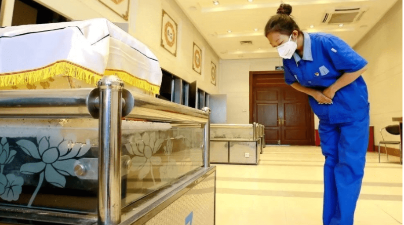 回顾美女在八宝山做火化师给她的生活带来了怎样的影响