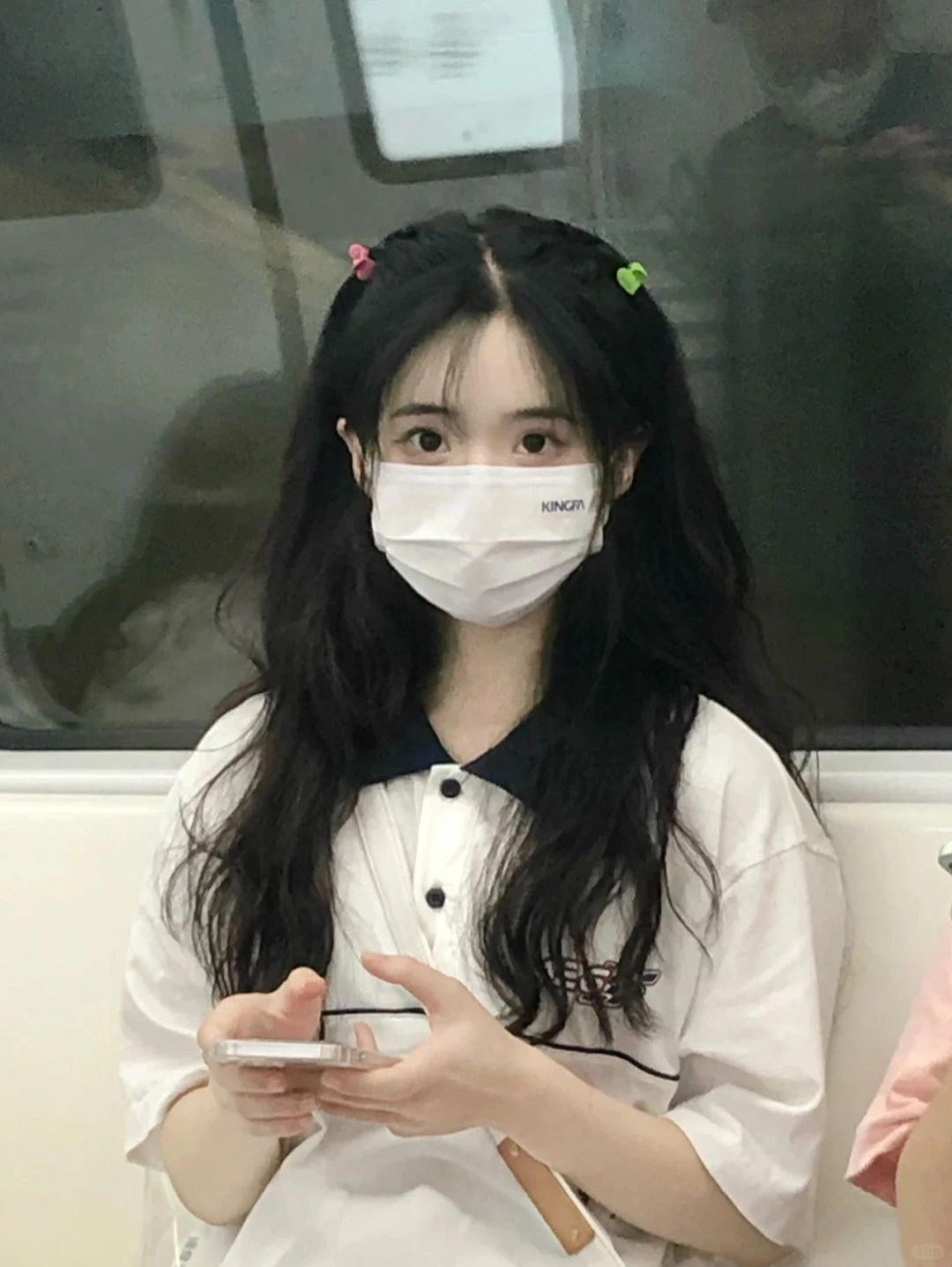 小狗眼的女孩 戴口罩好可爱