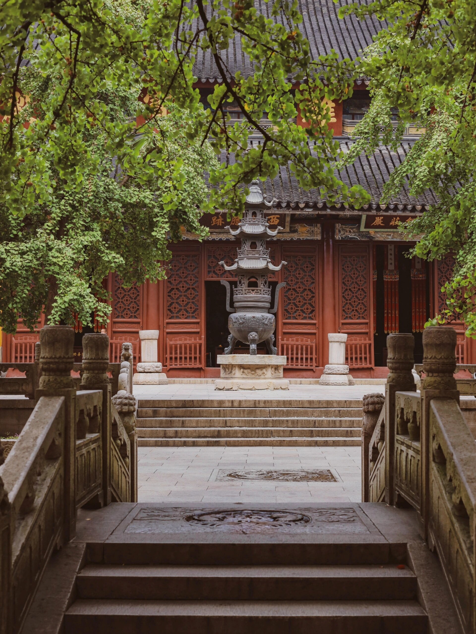 《苏州西园寺:独一无二的寺庙之旅》  苏州西园寺,又名戒幢律寺,是