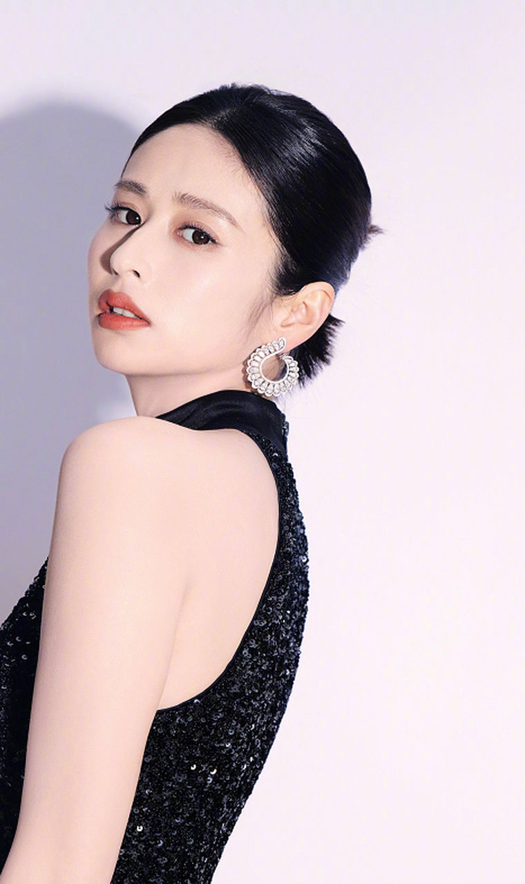 颖儿的美照,出发走红毯了!