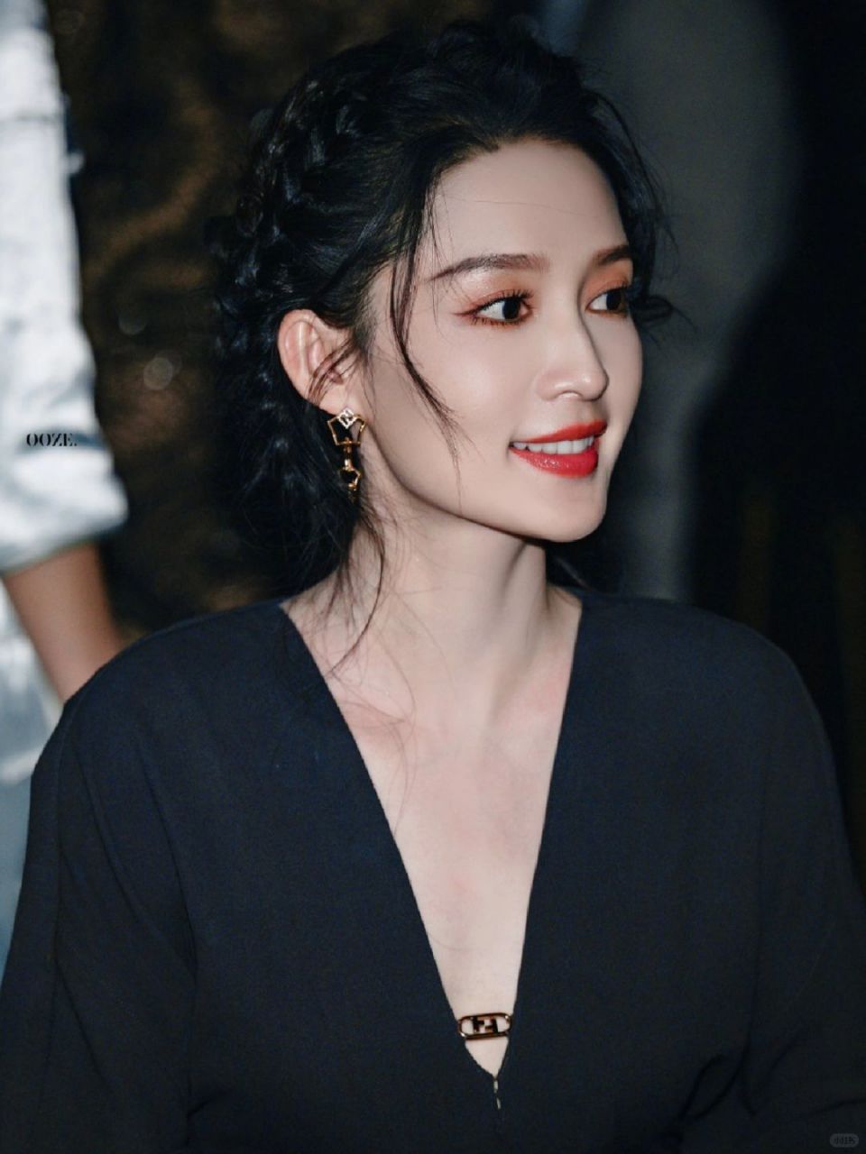 每次看到李沁,都仿佛有一阵清新的茉莉花香扑鼻而来,让人瞬间陶醉