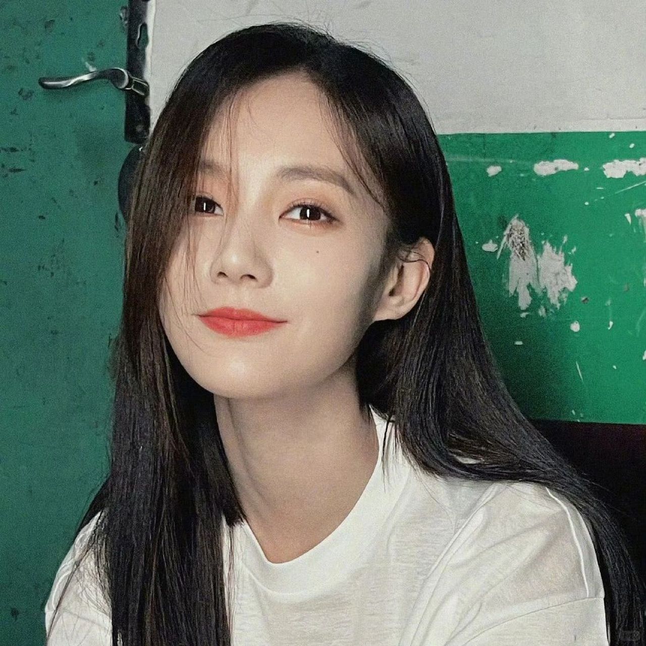 最近换了新头像,是李一桐小姐姐的美照哦!