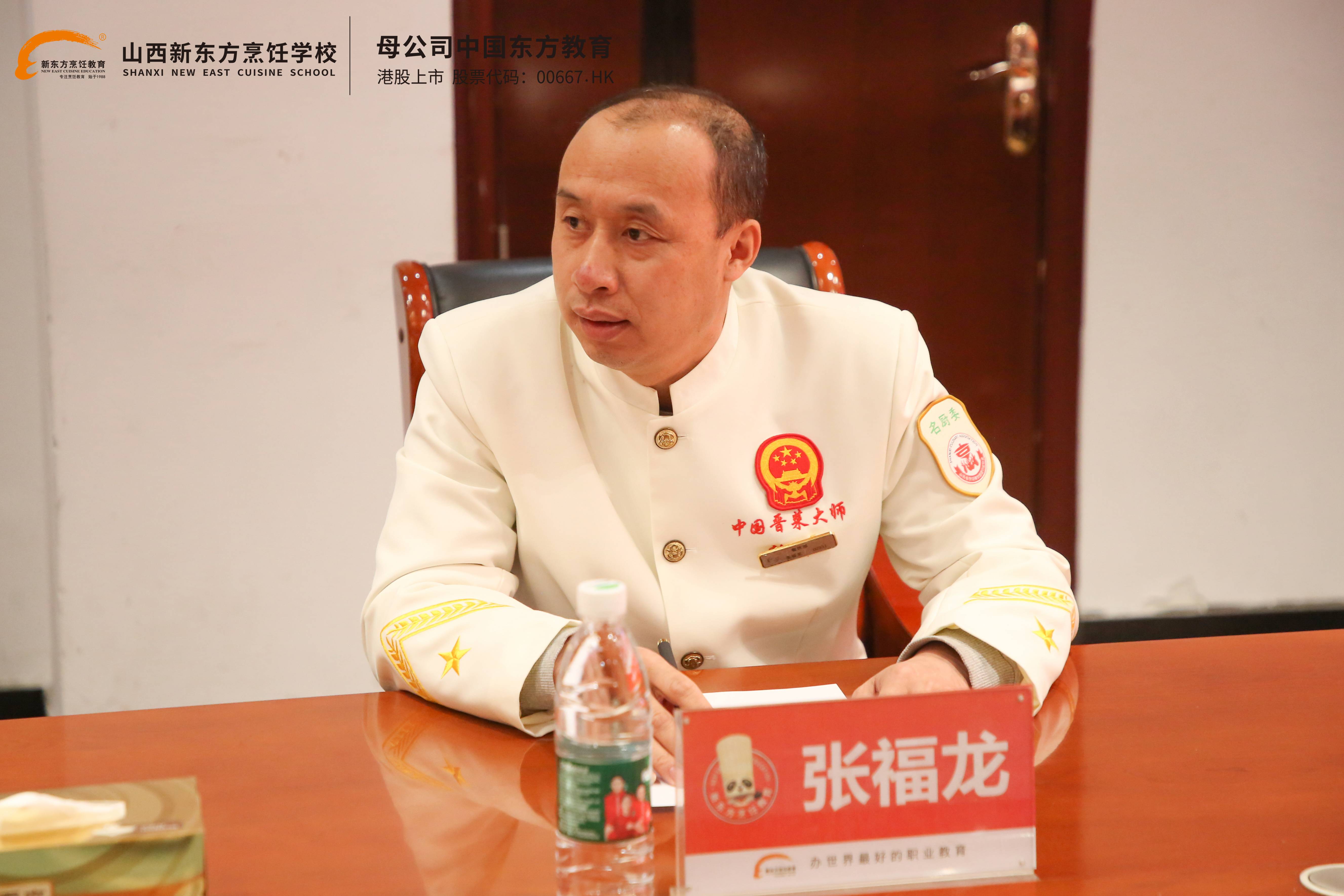 为了加强学校的核心竞争力,我们积极构建一支高层次