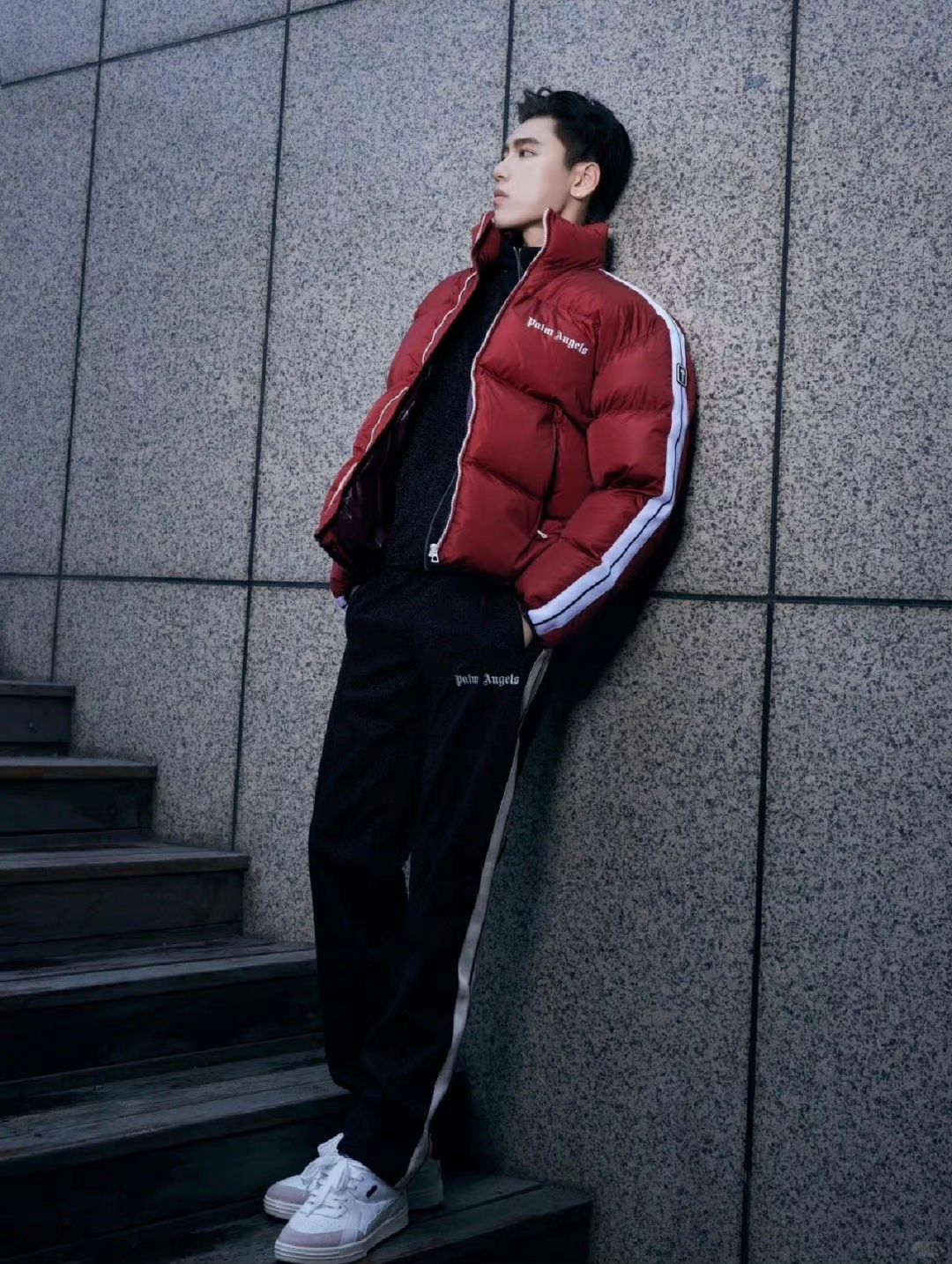 我看到男星王子异最近更新的小啦,他分享了一则日常 ootd