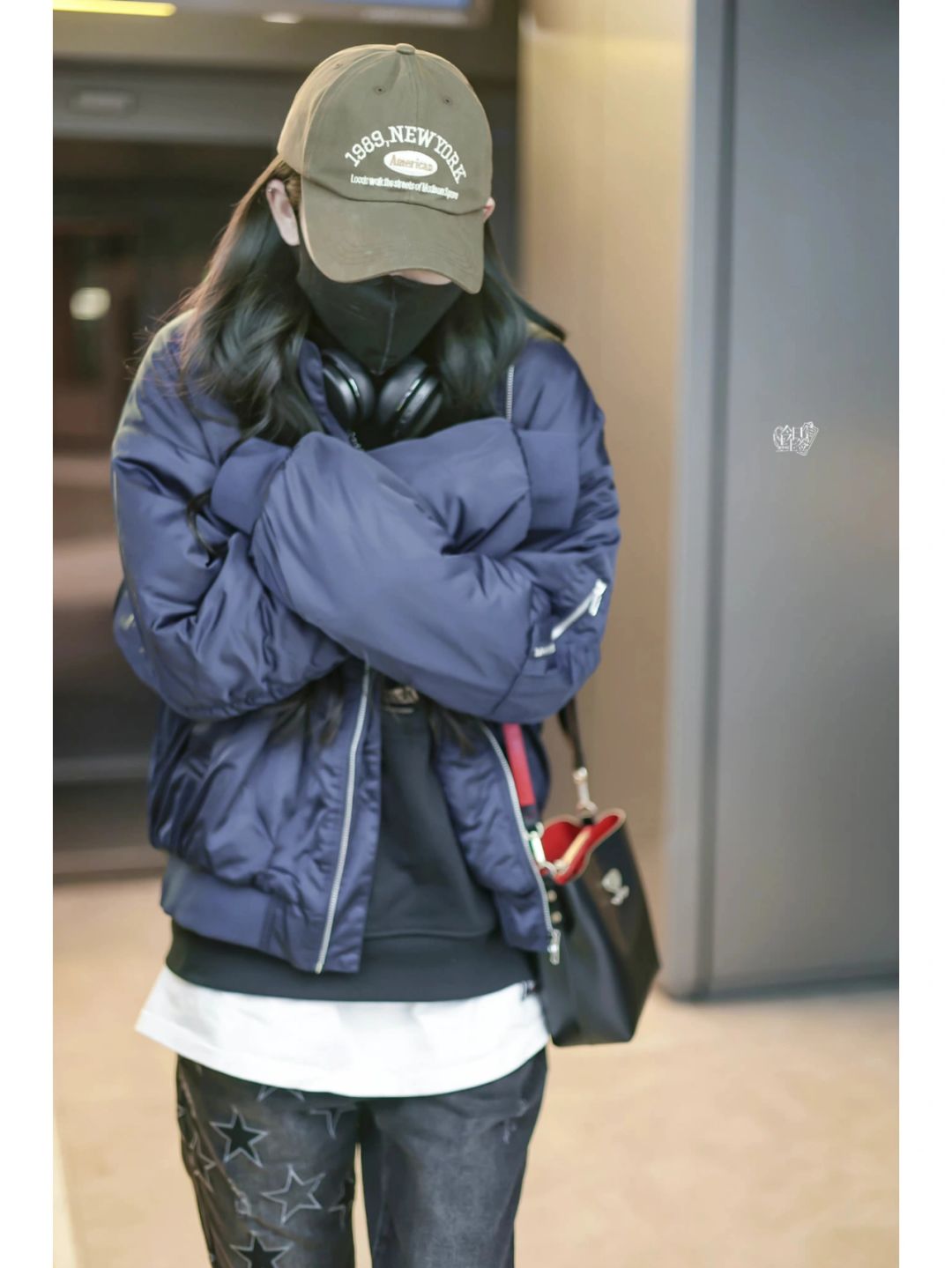 我觉得妮宝的卫衣穿搭示范好酷啊,宝子们 get 到了吗?#明星同款穿搭