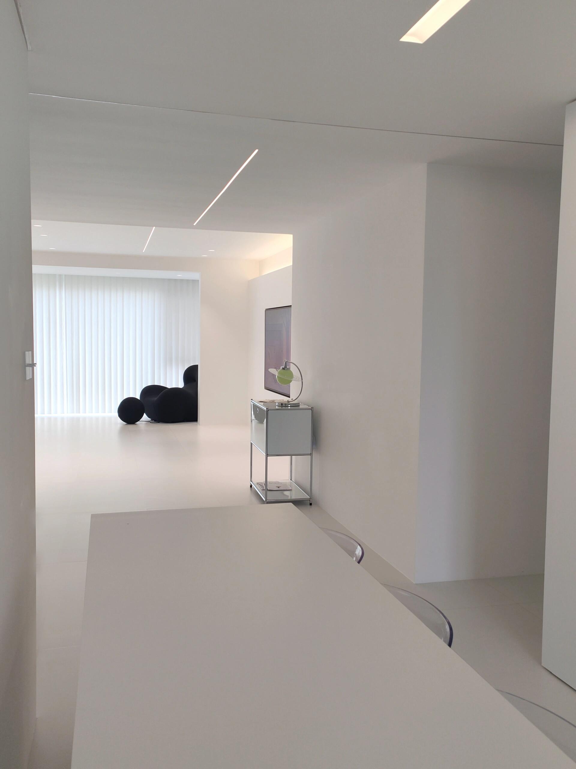 极简风格的家,会比其他风格的装修让显大 我家建筑面积140多平,棠内