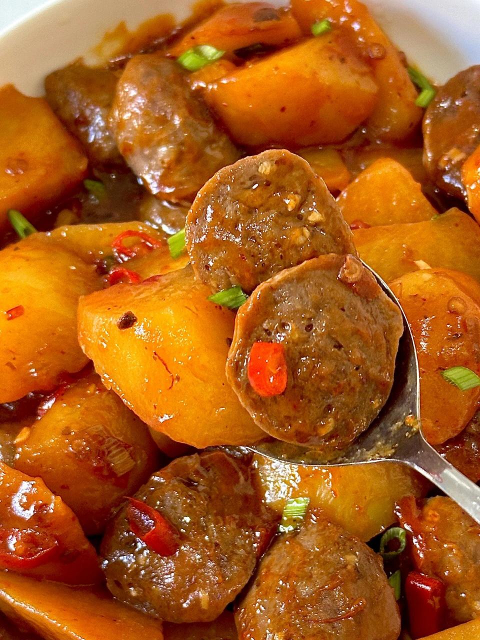 土豆烧牛肉丸是谁发明的,太香了啊啊啊! 牛肉丸q弹多汁,土豆糯糯的!