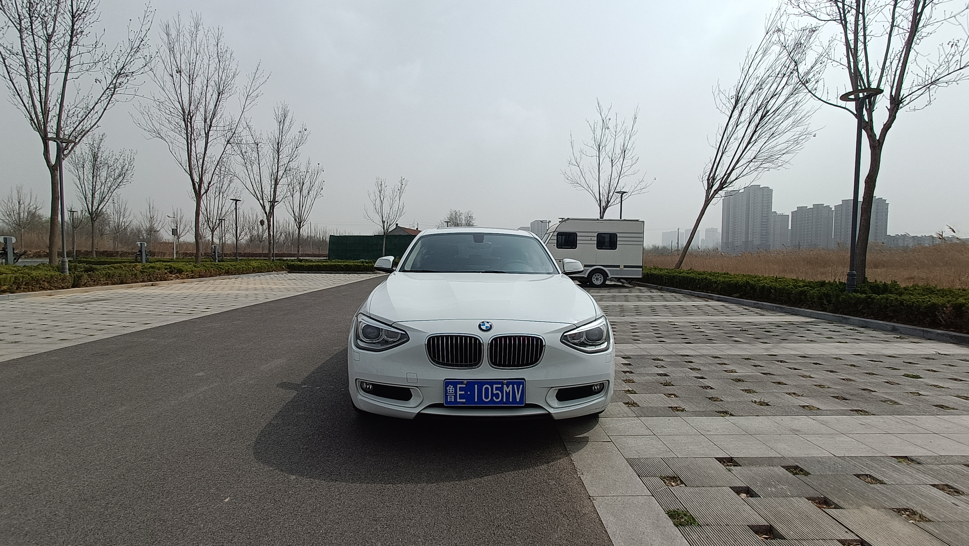 宝马轿车型小轿车
