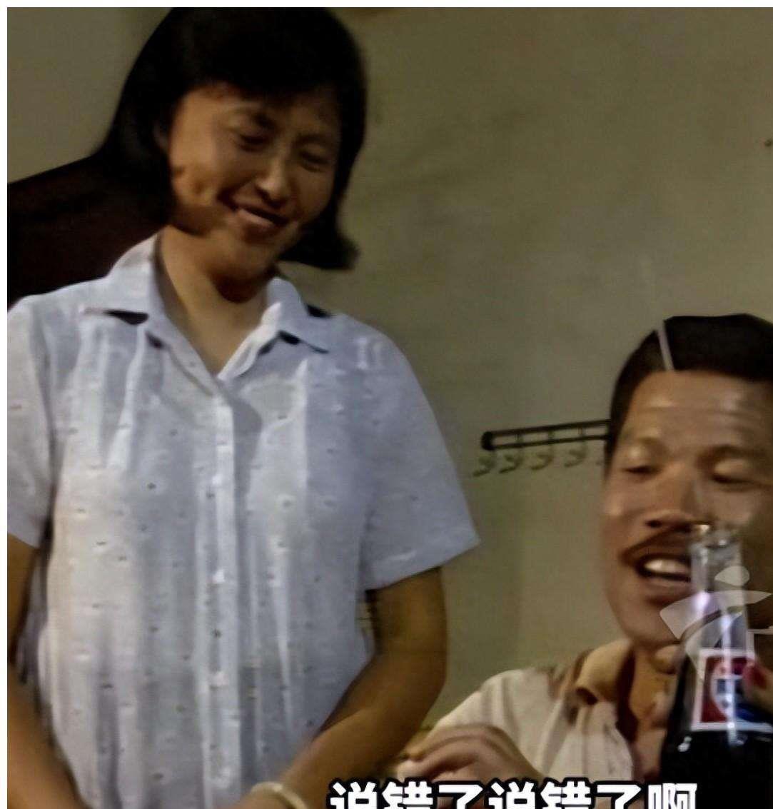 《七十二家房客》当中的瑞叔扮演者卢家全,现实中的妻子曾是他同事