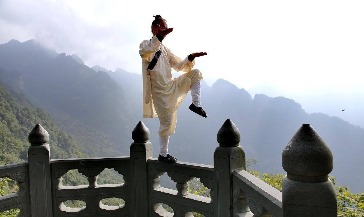 道教里经常说"三花聚顶",到底是哪三花?它们又是如何聚顶?