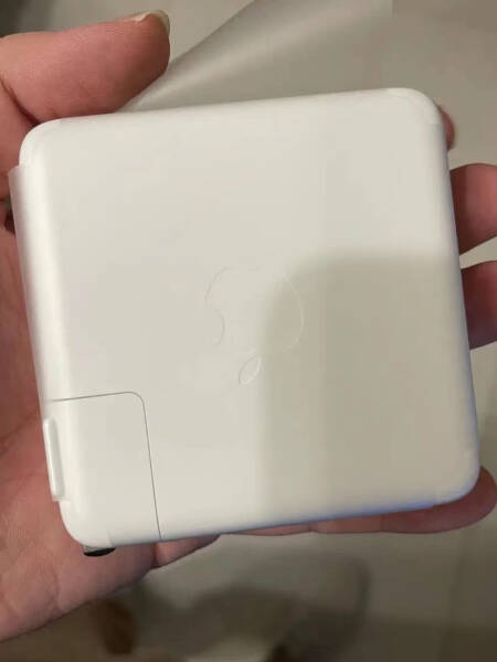 apple 96w笔记本充电器:性能卓越,充电迅速不伤电池!