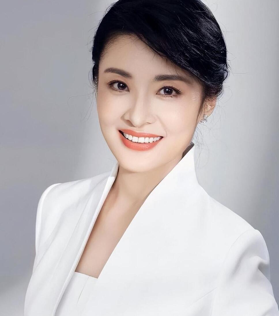 周涛:从央视一姐到错过女儿成长,内心的后悔和坚持