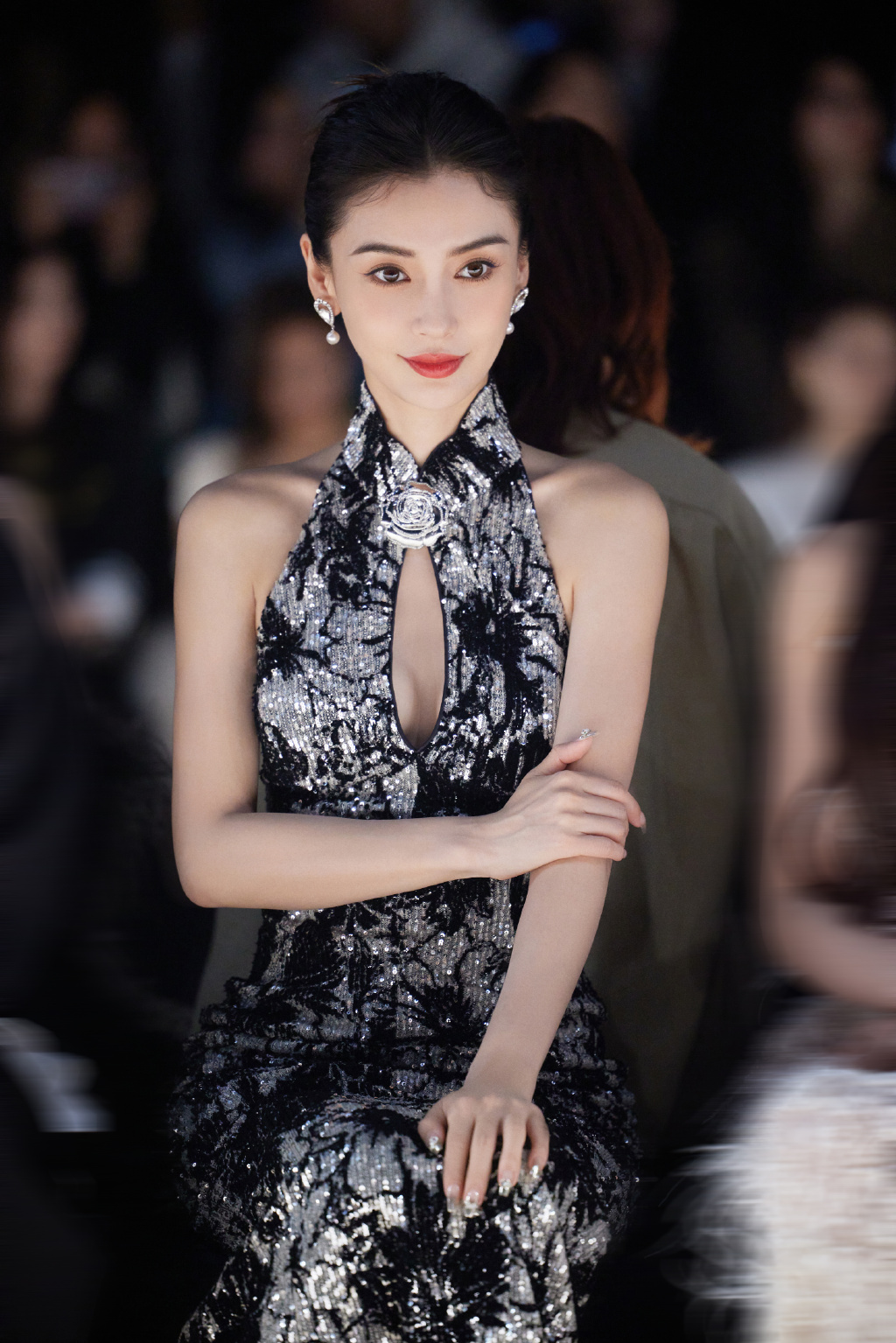 angelababy穿旗袍这眼神你受的了